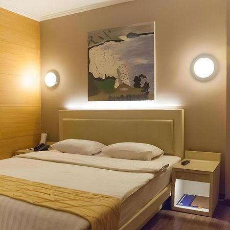 Gajahmada Avara Boutique Hotel Понтианак Экстерьер фото
