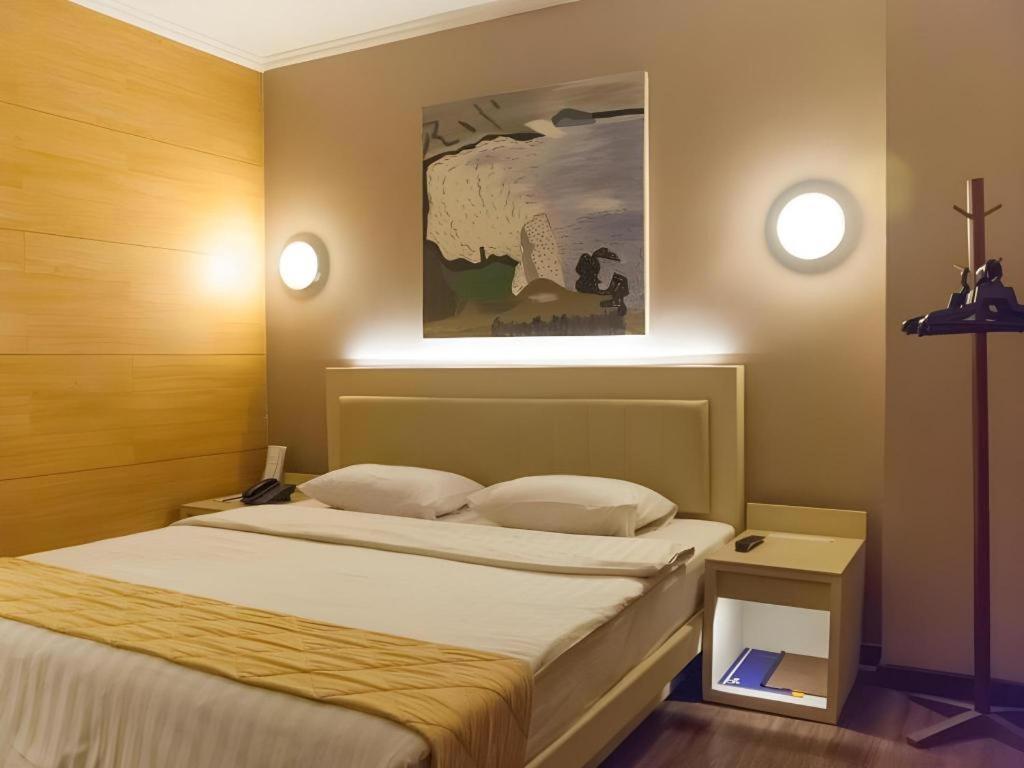 Gajahmada Avara Boutique Hotel Понтианак Экстерьер фото