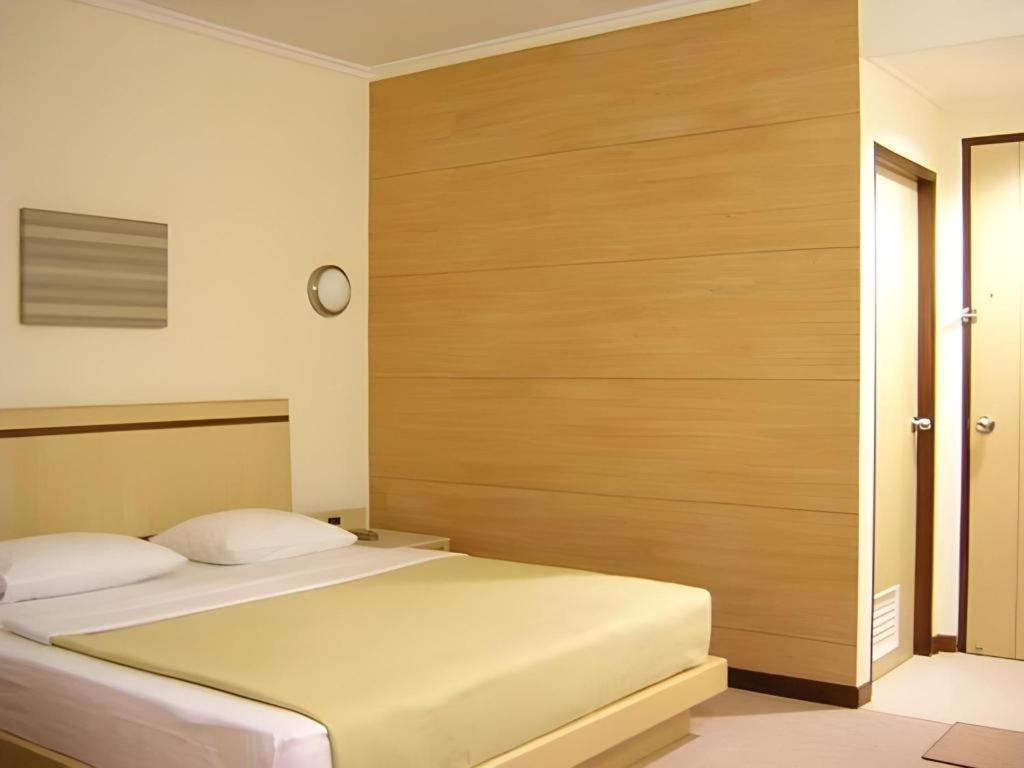 Gajahmada Avara Boutique Hotel Понтианак Экстерьер фото