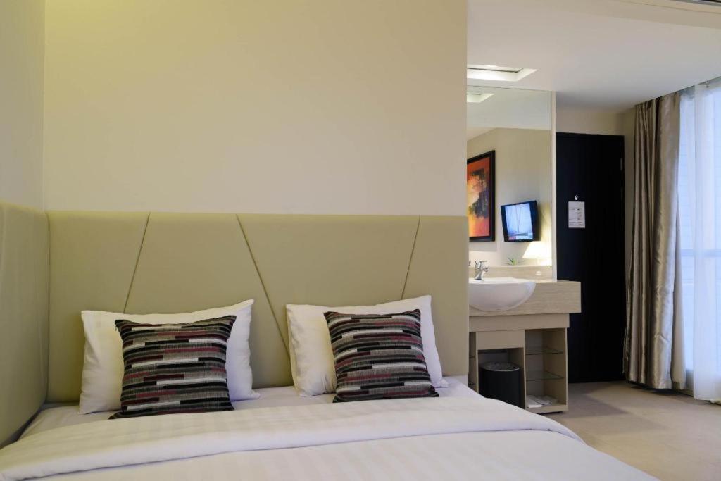 Gajahmada Avara Boutique Hotel Понтианак Экстерьер фото