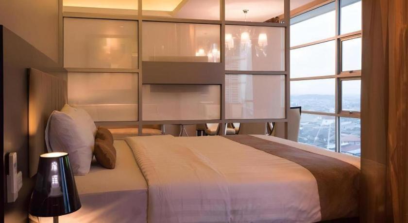 Gajahmada Avara Boutique Hotel Понтианак Экстерьер фото